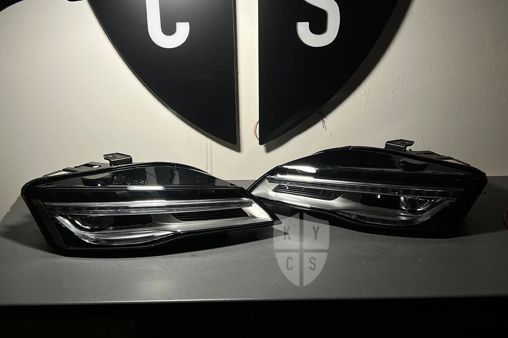 Audi R8 (Type 42) Headlight Lens Replacement - Image 10