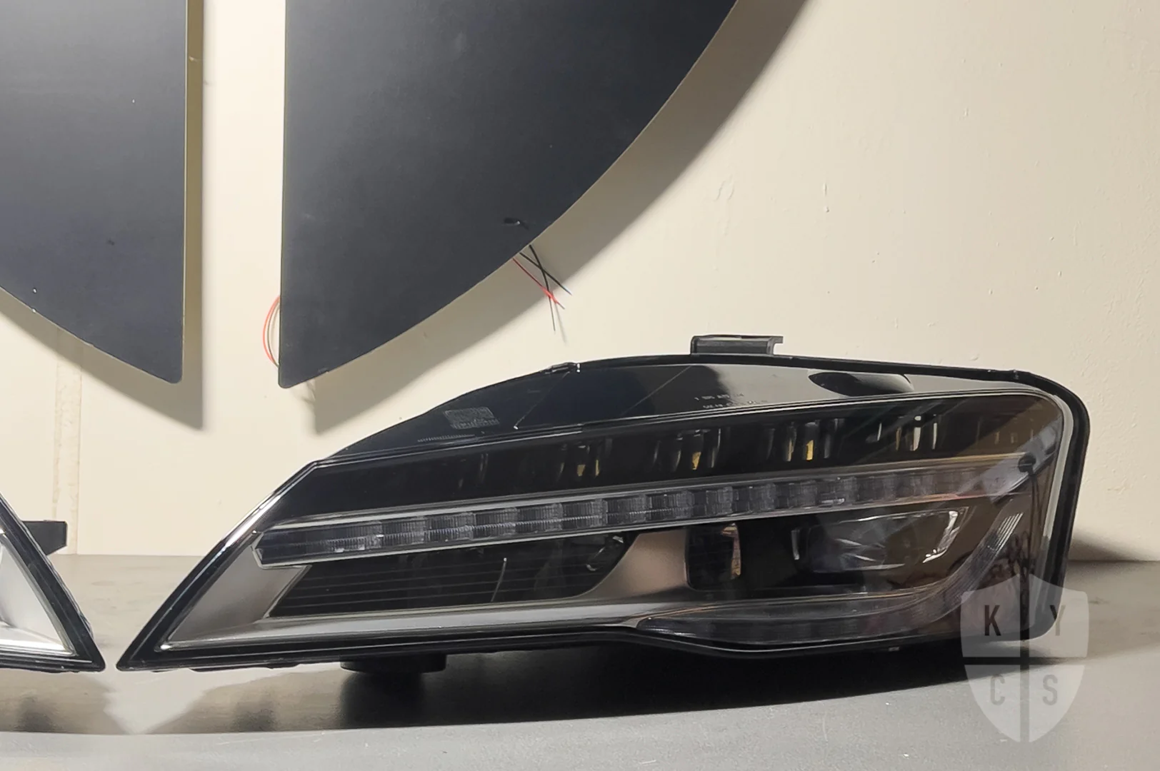 Audi R8 (Type 42) Headlight Lens Replacement - Image 3