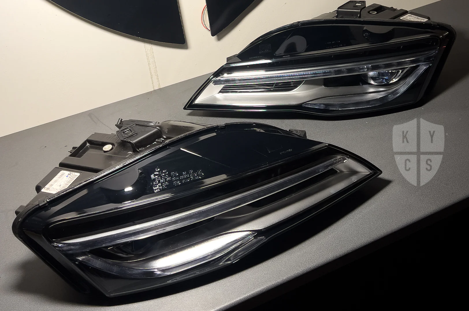 Audi R8 (Type 42) Headlight Lens Replacement - Image 6